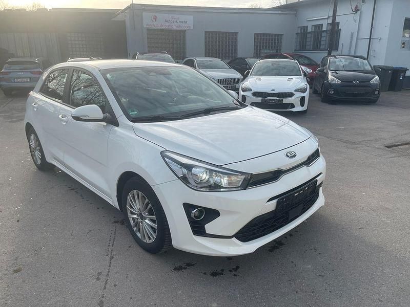 Weiß Gebraucht 2020 Kia Rio Vision Limousine | 7.990 € (Fairer Preis) - Bild 1/4