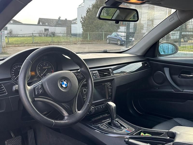 Gebraucht BMW 325 218 PS (160 kW) 2007 Silber Coupé