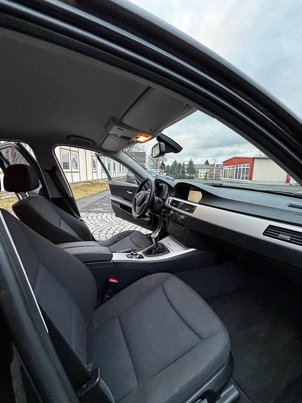 Gebraucht BMW 320 240 PS (176 kW) 2011 Schwarz Kombi