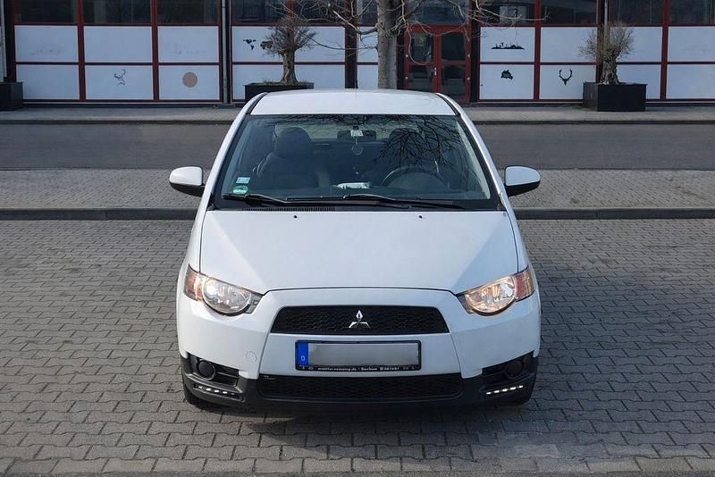 Gebraucht Mitsubishi Colt Edition 75 PS (55 kW) 2012 Weiß Limousine