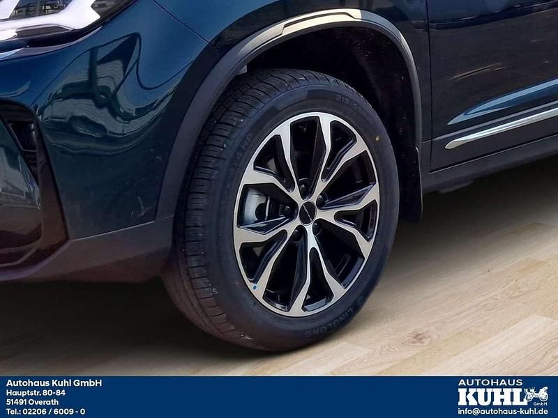 Gebraucht DFSK Forthing 3 170 PS (125 kW) 2025 Jade grün Limousine