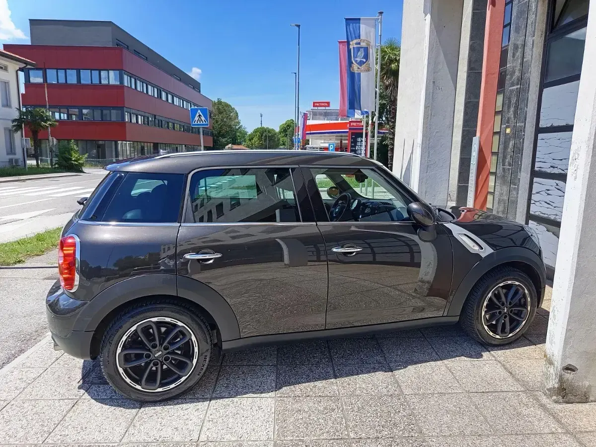 Gebraucht Mini Cooper D 111 PS (81 kW) 2014 Schwarz Kleinwagen