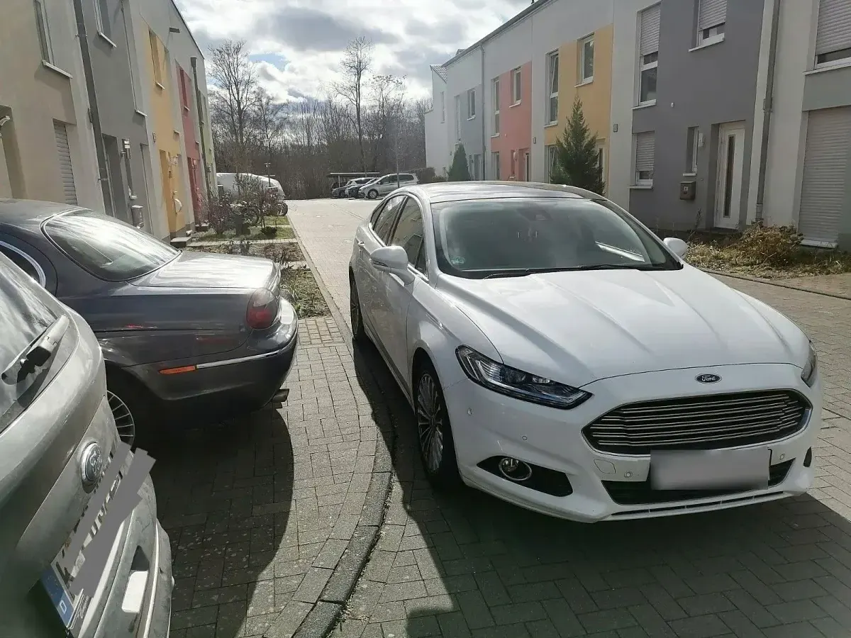Gebraucht Ford Mondeo Titanium 160 PS (117 kW) 2015 Weiß Limousine