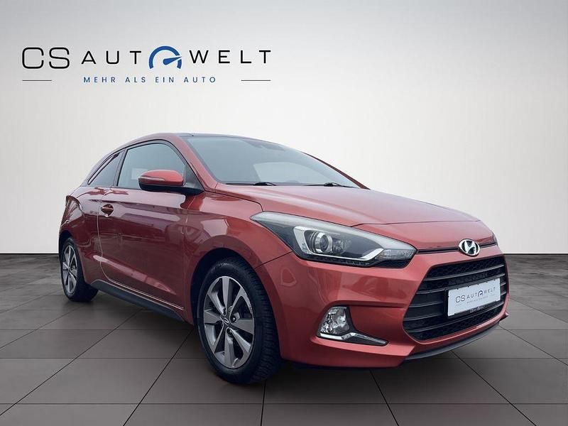 Gebraucht Hyundai i20 Trend 101 PS (74 kW) 2016 Orange Coupé