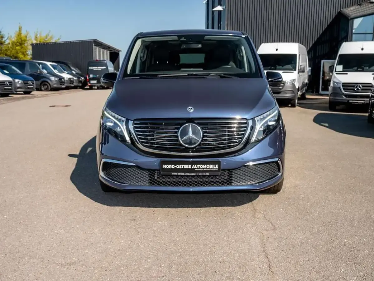 Gebraucht Mercedes EQV300 Avantgarde 150 kW (204 PS) 2024 Sodalithblau met. Van / Kleinbus