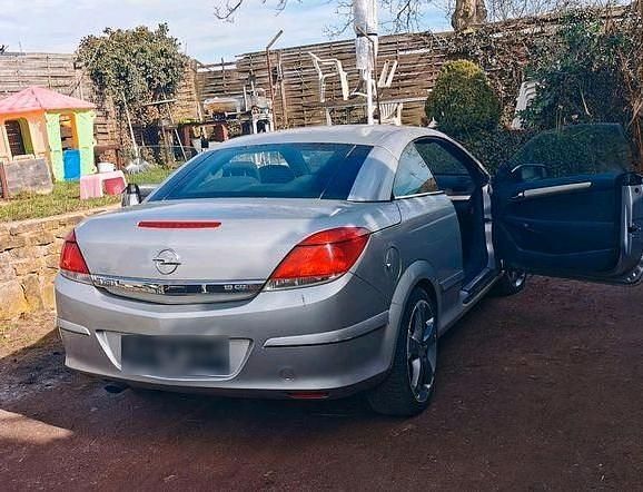 Używany Opel Astra Cabriolet 150 KM (110 kW) 2008 Srebrny Kabriolet