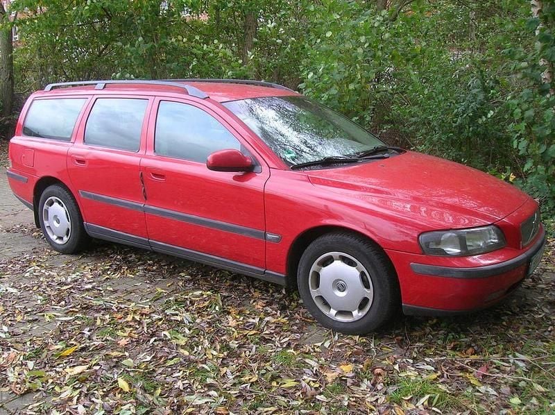 Rot Gebraucht 2001 Volvo V70 Kombi | 2.900 € (Fairer Preis) - Bild 1/4