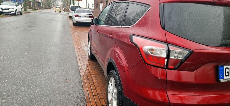 Gebraucht Ford Kuga Cool & Connect 150 PS (110 kW) 2018 Rot SUV