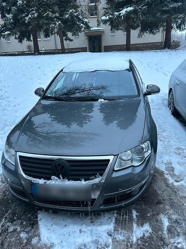 Grau Gebraucht 2005 VW Passat Limousine | 1.800 € - Bild 1/4