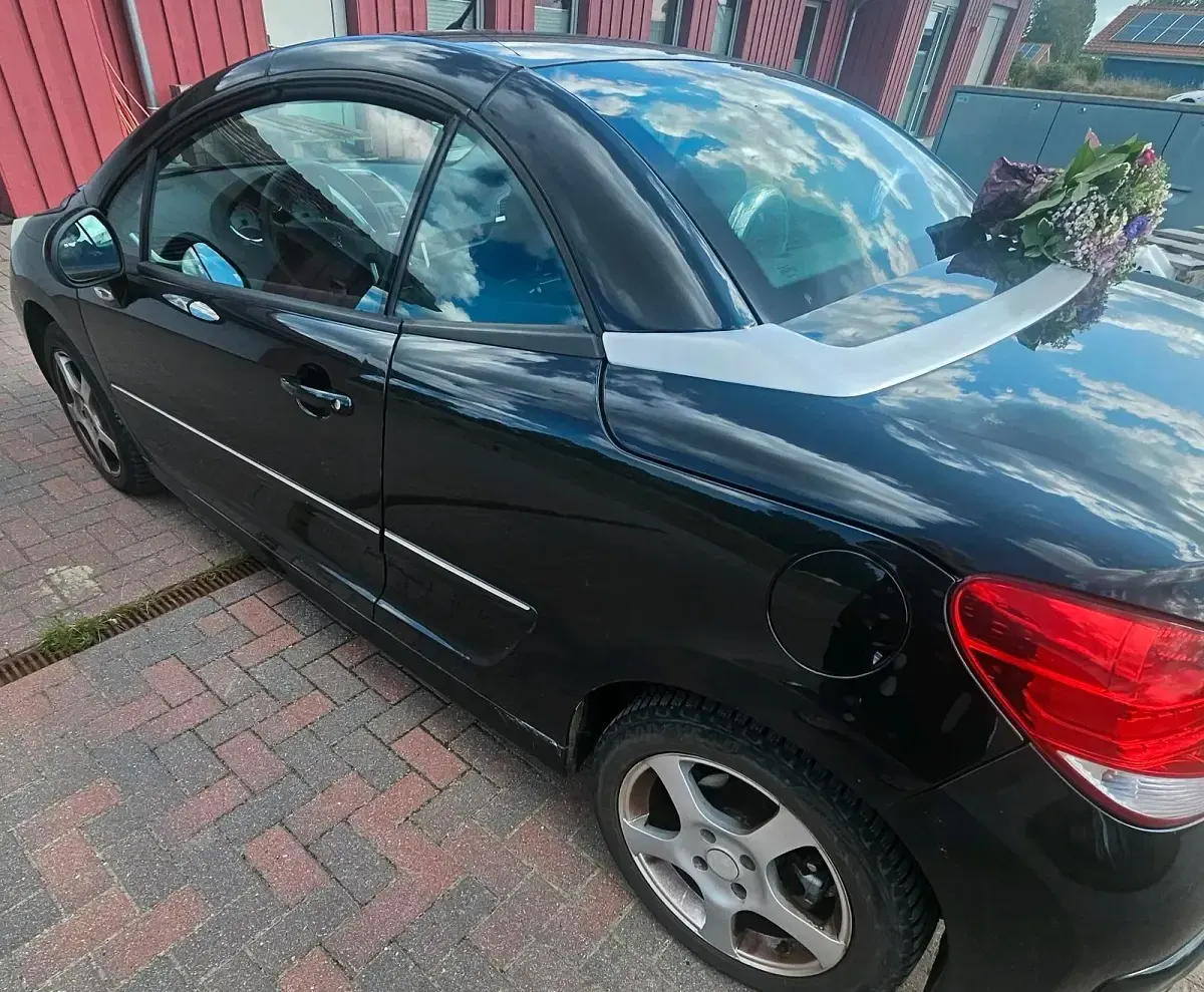 Gebraucht Peugeot 207 CC 120 PS (88 kW) 2010 Schwarz Cabrio