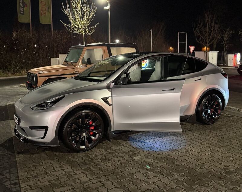 Weiß Gebraucht 2023 Tesla Model Y Long Range SUV | 38.300 € (Guter Preis) - Bild 1/4