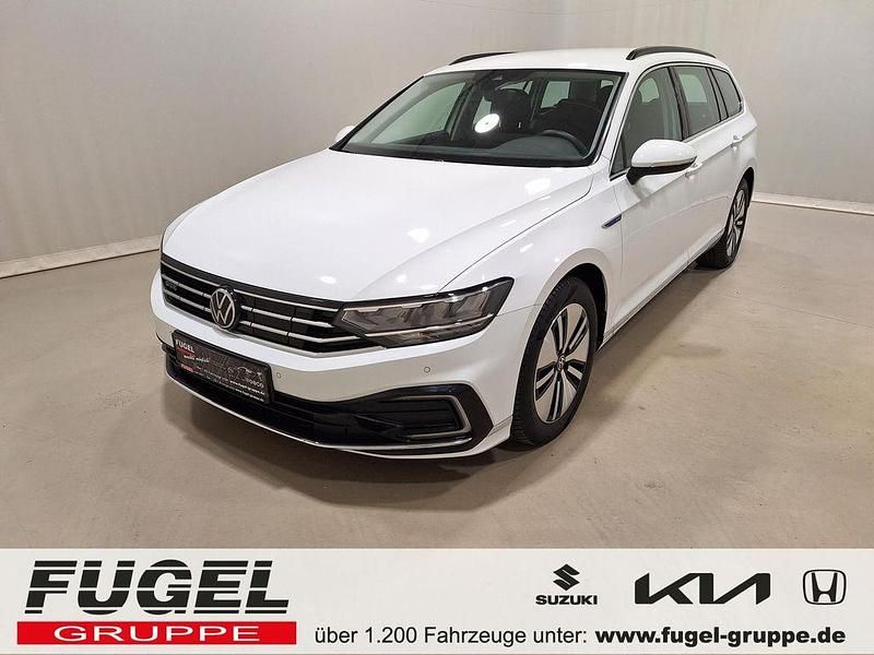 Pure white Gebraucht 2021 VW Passat GTE Kombi | 19.899 € (Superpreis) - Bild 1/4