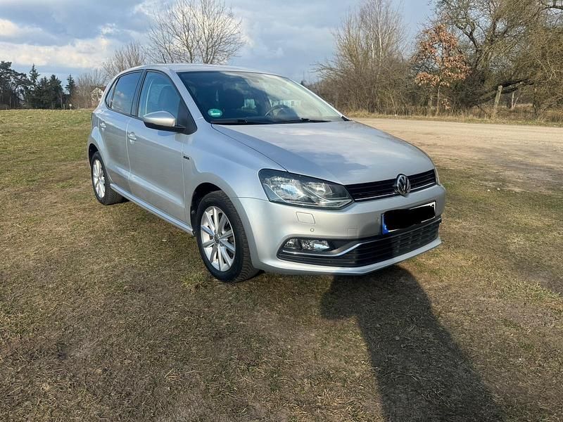 Gebraucht VW Polo LOUNGE 90 PS (66 kW) 2015 Silber Kleinwagen