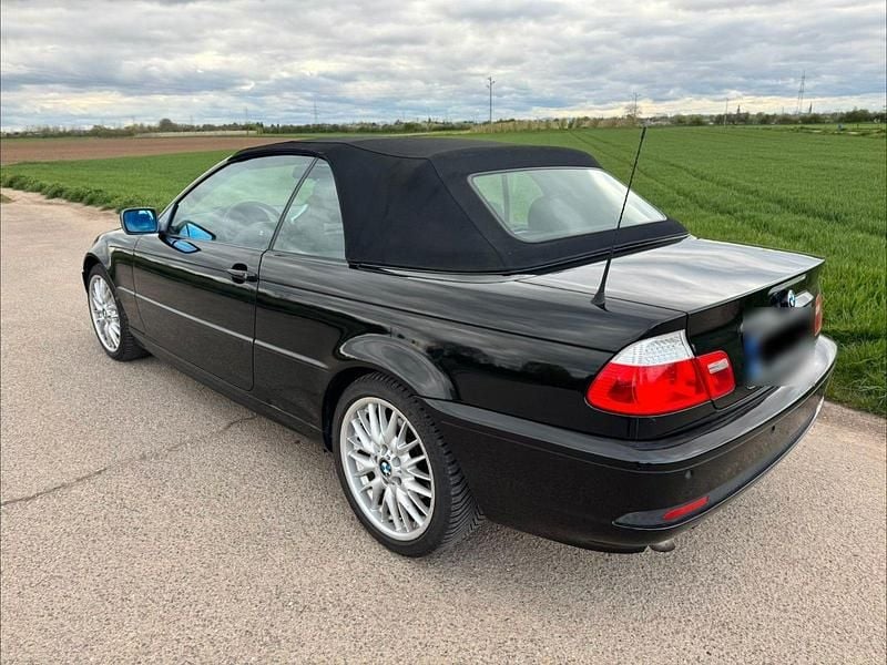 Gebraucht BMW 320 Cabriolet 150 PS (110 kW) 2006 Schwarz Cabrio