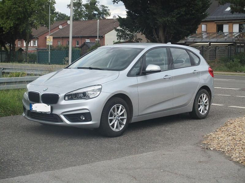 Silber Gebraucht 2017 BMW 218 Active Tourer Van / Kleinbus | 12.999 € (Superpreis) - Bild 1/4