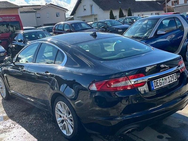 Second-hand Jaguar XF 275 CP (202 kW) 2014 Negru Berlinǎ