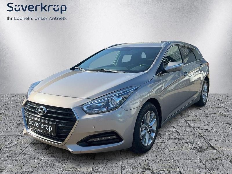 Beige Gebraucht 2016 Hyundai i40 Trend Kombi | 15.990 € (Etwas zu teuer) - Bild 1/4