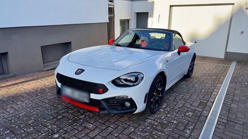 Weiß Gebraucht 2019 Fiat 124 Spider Abarth Cabrio | 28.900 € - Bild 1/4