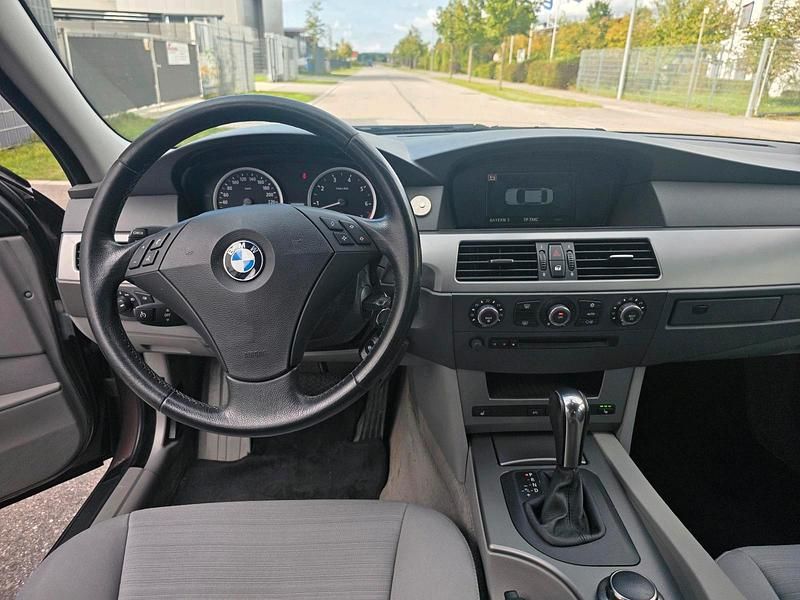 Gebraucht BMW 525 176 PS (129 kW) 2006 Gold Limousine