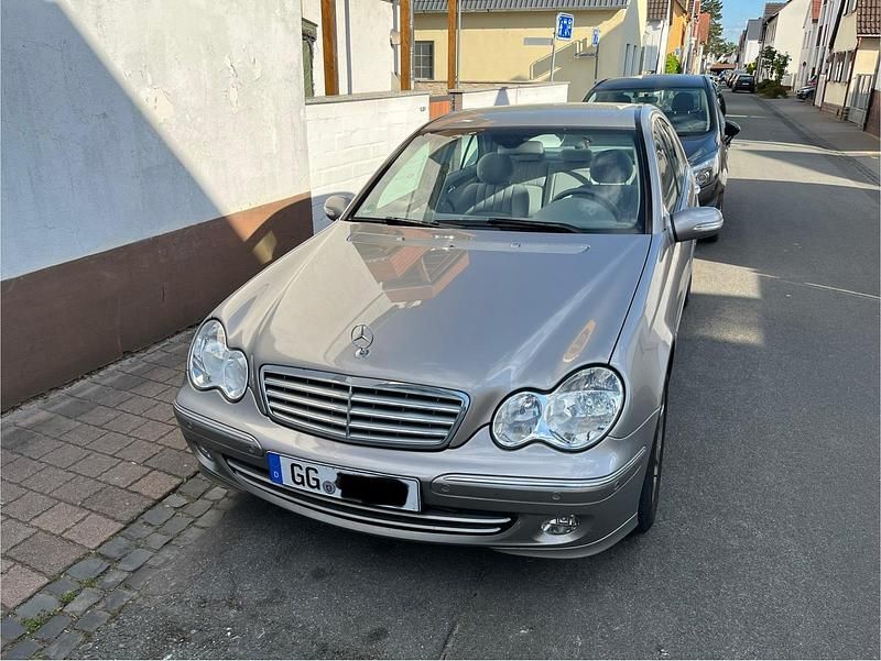 Gebraucht Mercedes C180 143 PS (105 kW) 2004 Silber Limousine