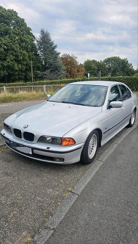 Silber Gebraucht 2002 BMW 520 Limousine | 2.400 € (Guter Preis) - Bild 1/4