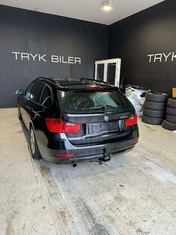 Gebraucht BMW 320 184 PS (135 kW) 2015 Schwarz Kombi
