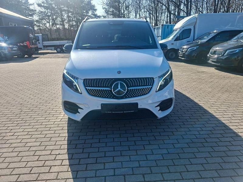 Gebraucht Mercedes V300 237 PS (174 kW) 2023 Weiß Van / Kleinbus