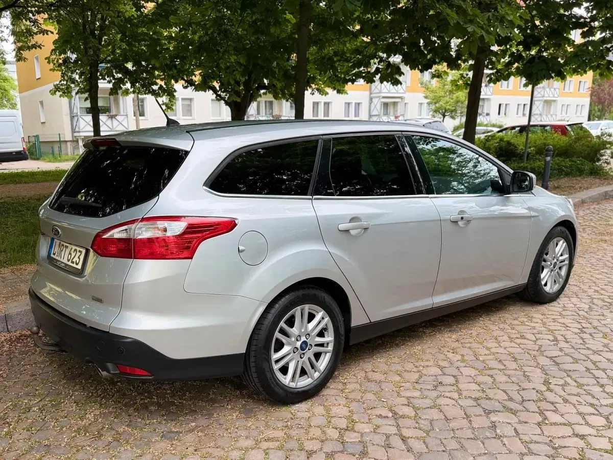 Gebraucht Ford Focus 130 PS (95 kW) 2013 Silber Kombi