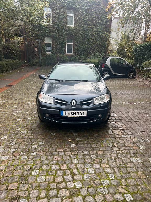 Grau Gebraucht 2008 Renault Mégane Cabriolet Cabrio | 3.299 € (Fairer Preis) - Bild 1/4