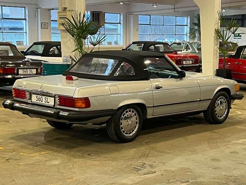 Gebraucht Mercedes 560 227 PS (166 kW) 1987 Astralsilber Cabrio