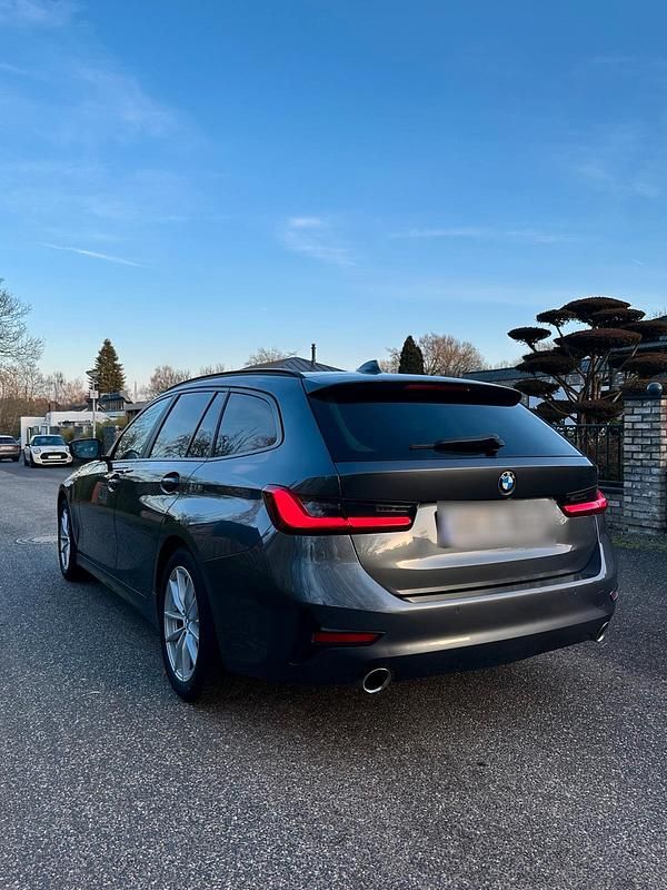 Gebraucht BMW 320 190 PS (139 kW) 2021 Grau Kombi