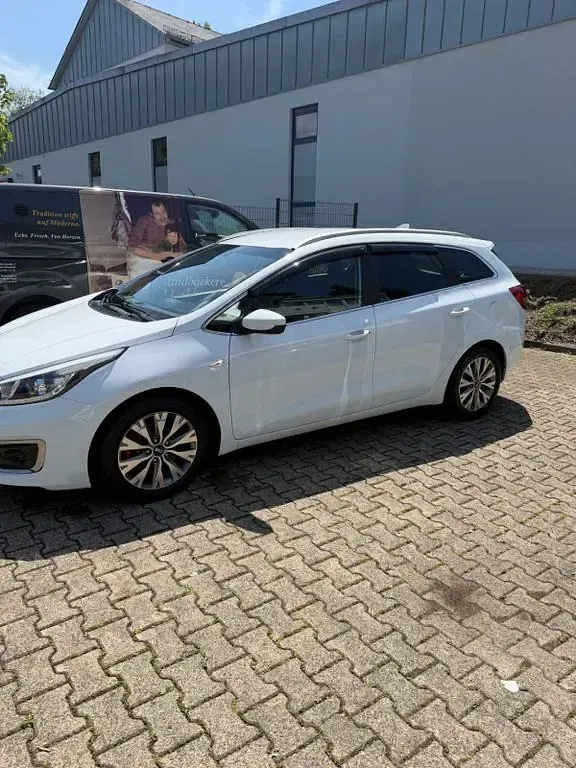 Gebraucht Kia Ceed DREAM-TEAM Edition 136 PS (100 kW) 2018 Weiß Kleinwagen