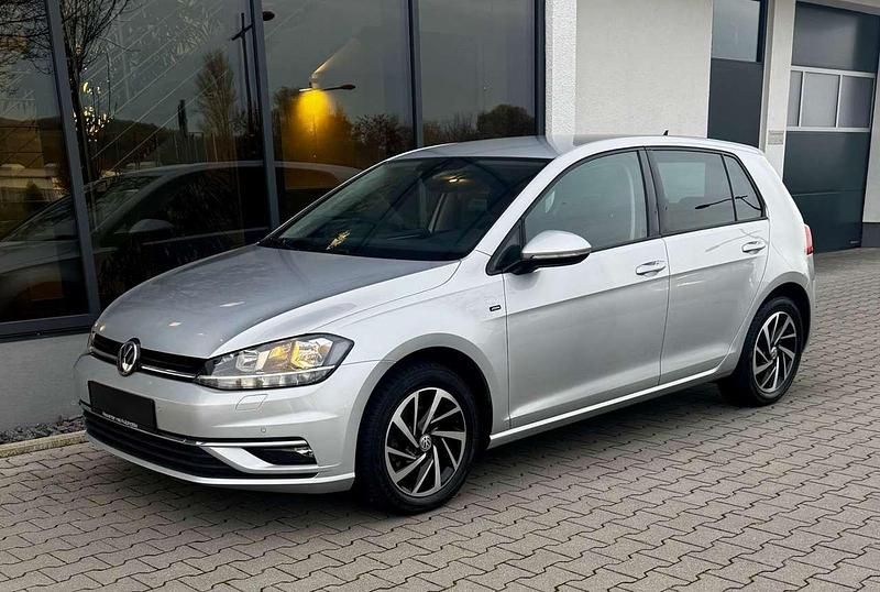 Gebraucht VW Golf VII Join 110 PS (80 kW) 2018 Reflexsilber metallic Limousine
