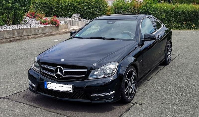 Schwarz Gebraucht 2013 Mercedes C250 AMG Coupé | 12.175 € (Guter Preis) - Bild 1/4