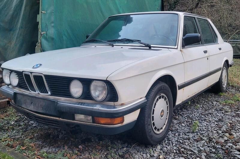 Weiß Gebraucht 1984 BMW 524 Limousine | 2.300 € - Bild 1/4