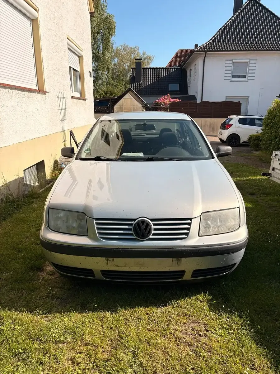 Gebraucht VW Bora 101 PS (74 kW) 1999 Silber Limousine