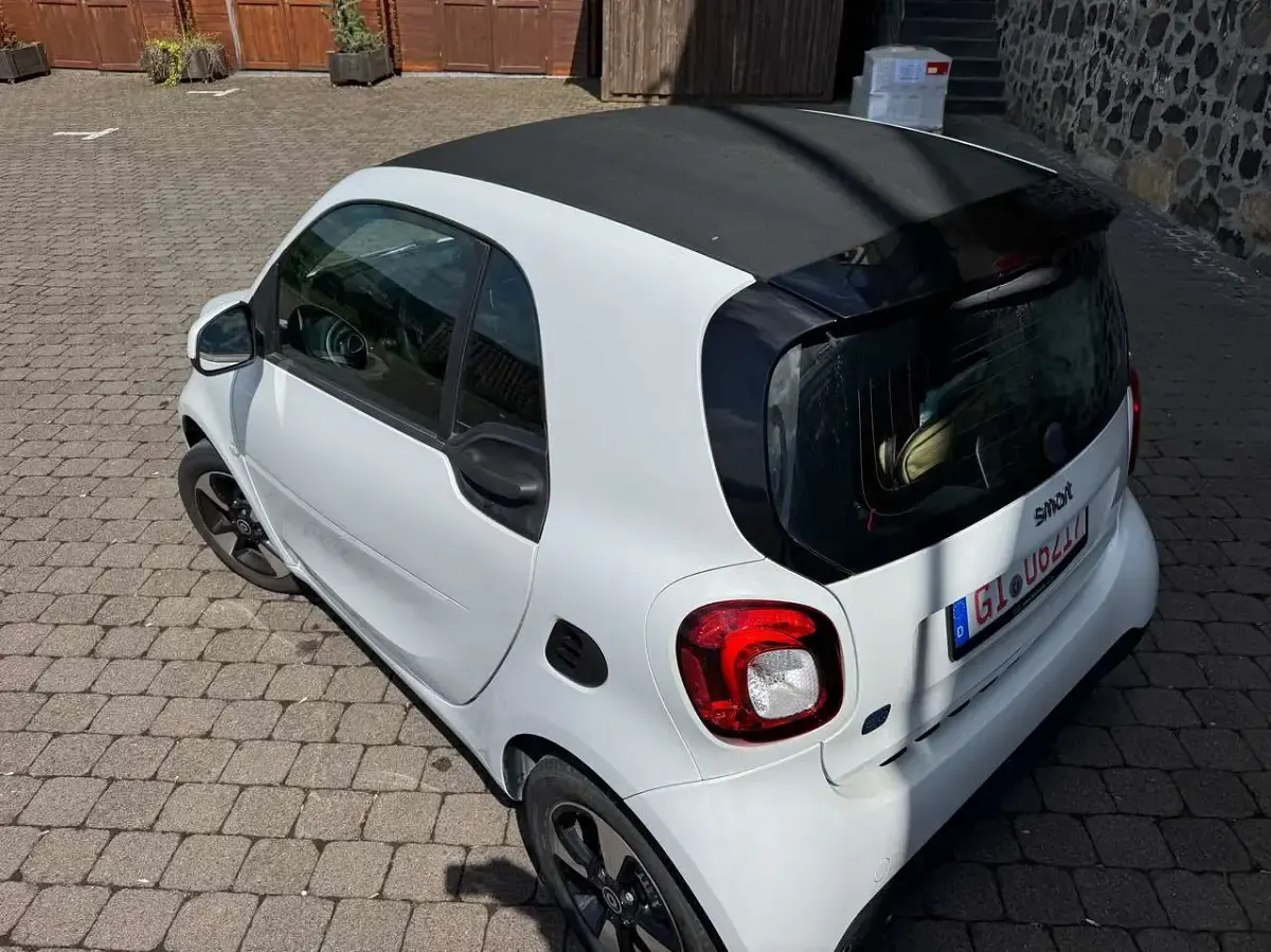 Gebraucht Smart ForTwo Coupé 60 kW (82 PS) 2023 Tridionsicherheitszelle weiss Kleinwagen
