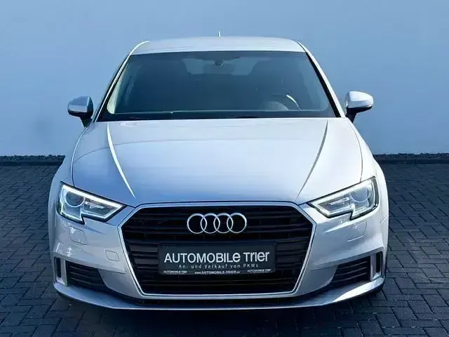 Gebraucht Audi A3 Sport 150 PS (110 kW) 2018 Florettsilber metallic (metallic) Limousine