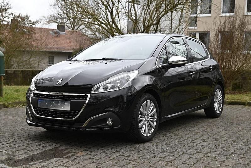 Gebraucht Peugeot 208 Active 83 PS (61 kW) 2016 Schwarz Kleinwagen