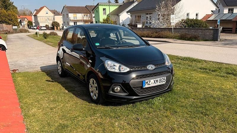 Gebraucht Hyundai i10 67 PS (49 kW) 2014 Schwarz Kleinwagen