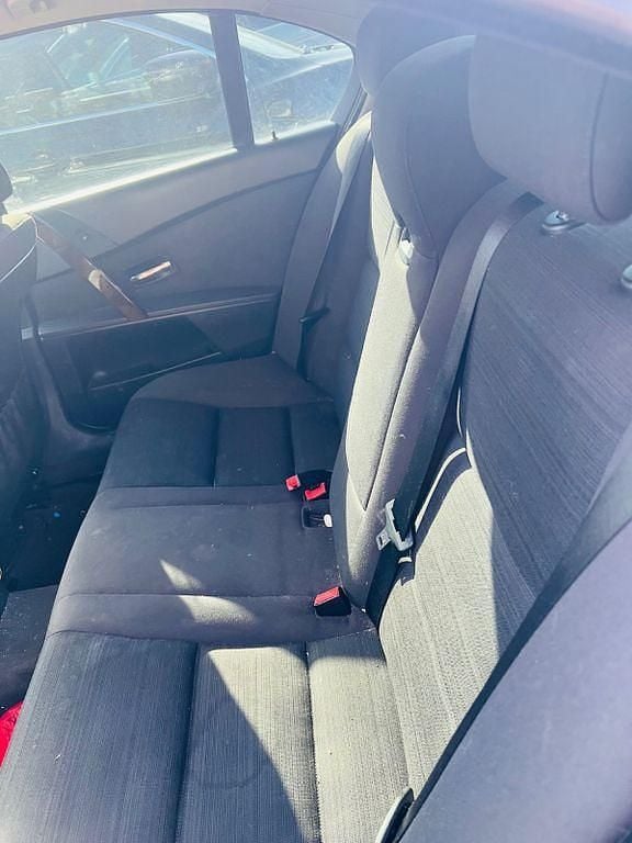 Gebraucht BMW 525 163 PS (119 kW) 2005 Grau Limousine