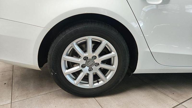 Second-hand Audi A4 Attraction 190 CP (139 kW) 2015 Alb Berlinǎ