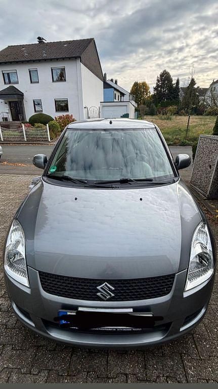 Silber Gebraucht 2009 Suzuki Swift Comfort Limousine | 2.500 € (Fairer Preis) - Bild 1/4