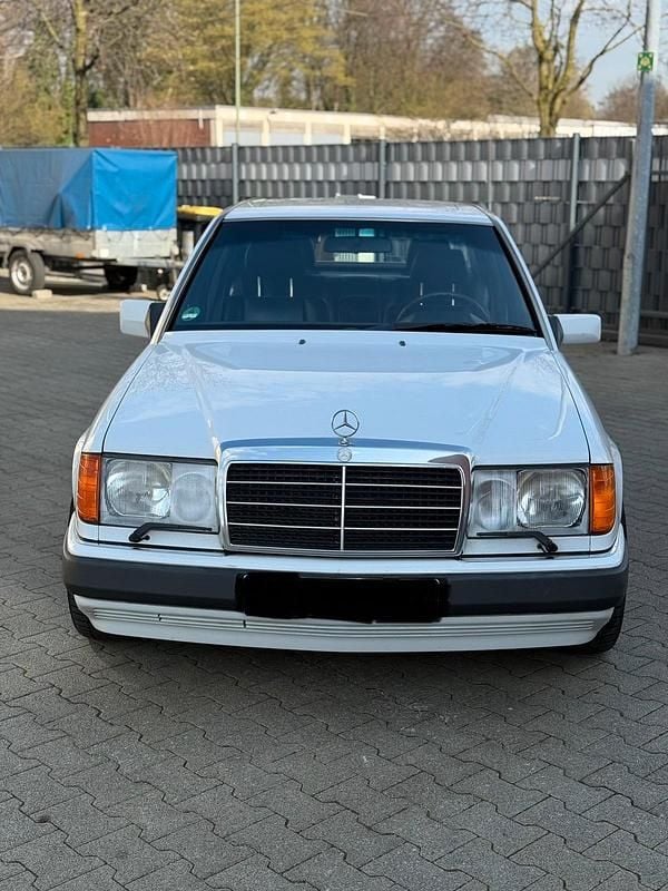 Gebraucht Mercedes 300 190 PS (139 kW) 1990 Weiß Limousine