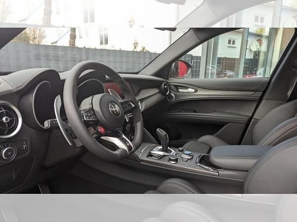 Neu Alfa Romeo Stelvio Quadrifoglio 520 PS (382 kW) 2025 Schwarz (nero vulcano, metallic) SUV