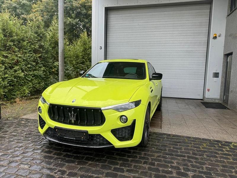 Grün Gebraucht 2023 Maserati Levante SUV | 64.600 € - Bild 1/4