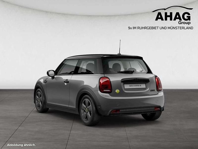 Gebraucht Mini Cooper SE Essential 135 kW (184 PS) 2022 Moonwalk grey metallic Kleinwagen