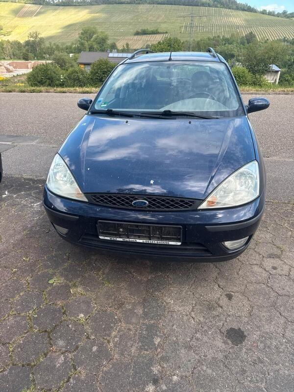 Blau Gebraucht 2002 Ford Focus Limousine | 550 € - Bild 1/4