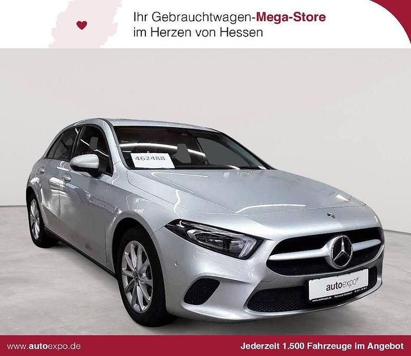 Silber Gebraucht 2021 Mercedes A250 Limousine | 21.989 € (Fairer Preis) - Bild 1/4