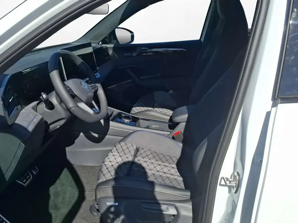 Neu VW Tiguan R-line 150 PS (110 kW) 2026 Pure white SUV